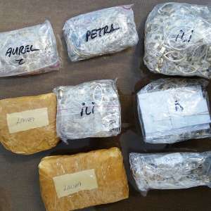 Aproximativ 500 grame de bijuterii din aur descoperite la P.T.F. Giurgiu