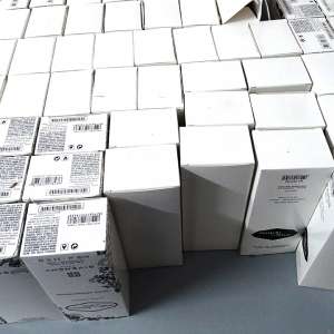 Sute de parfumuri susceptibile a fi contrafăcute, confiscate la P.T.F. Giurgiu