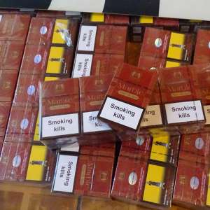 Bani și țigări fără timbru fiscal, confiscate de polițiștii de frontieră olteni