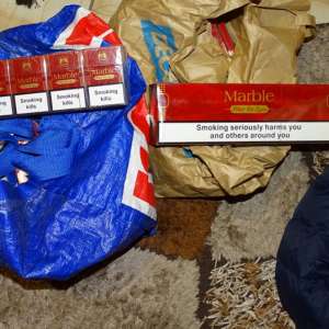 Bani și țigări fără timbru fiscal, confiscate de polițiștii de frontieră olteni