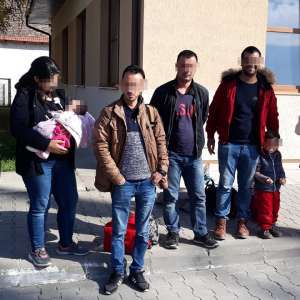 Nouă cetățeni irakieni depistați în timp ce încercau să treacă fraudulos frontiera