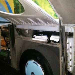 Alcool şi ţigări de contrabandă, descoperite ascunse într-un autocar