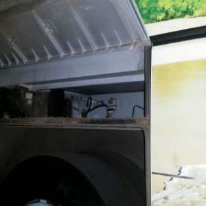 Alcool şi ţigări de contrabandă, descoperite ascunse într-un autocar