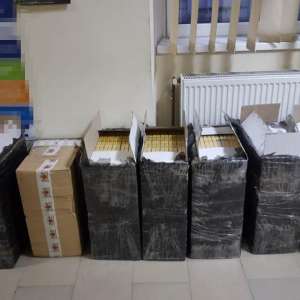 Peste 12.700 de pachete cu țigări, confiscate la frontiera de nord
