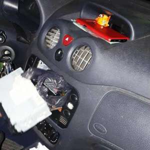 Aproximativ 10.000 de ţigarete de contrabandă descoperite la frontiera de est