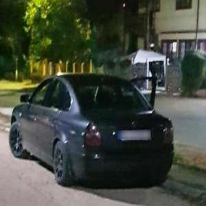 S-a urcat la volan deşi nu avea permis de conducere