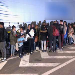 47 de cetățeni străini intenţionau să iasă ilegal din România, ascunși în interiorul unui automarfar