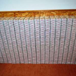 Colete cu țigări de contrabandă transportate cu căruţa, confiscate la frontiera de est