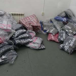 Mii de articole textile, încălţăminte şi parfumuri, susceptibile a fi contrafăcute, confiscate la P.T.F. Giurgiu