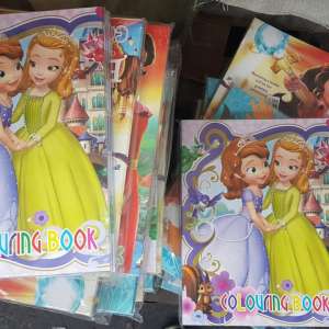 Bunuri contrafăcute, în valoare de peste 2.870.000 lei, confiscate în Portul Constanţa Sud Agigea