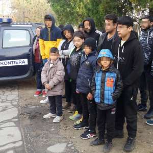 Nouăsprezece migranţi depistaţi la P.T.F. Bechet, ascunși într-un microbuz