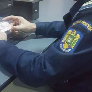 Un permis de conducere fals și trei infracțiuni