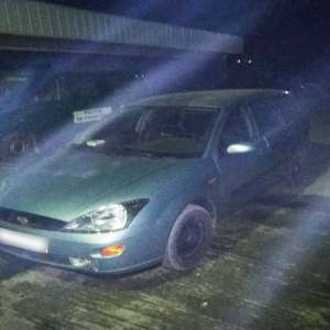 La volanul unui autoturism cu număr de înmatriculare fals, fără permis de conducere și sub influenţa băuturilor alcoolice