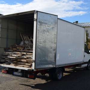 Ţigări de contrabandă ascunse prin “metoda capac” într-o autoutilitară, depistate de poliţiştii de frontieră