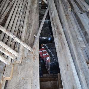 Ţigări de contrabandă ascunse prin “metoda capac” într-o autoutilitară, depistate de poliţiştii de frontieră