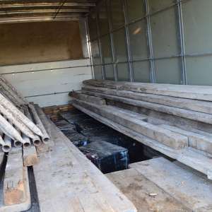 Ţigări de contrabandă ascunse prin “metoda capac” într-o autoutilitară, depistate de poliţiştii de frontieră