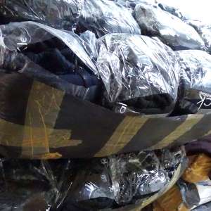 Articole textile, încălţăminte şi parfumuri, susceptibile a fi contrafăcute, confiscate la P.T.F. Giurgiu