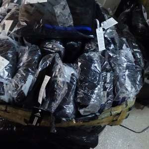 Articole textile, încălţăminte şi parfumuri, susceptibile a fi contrafăcute, confiscate la P.T.F. Giurgiu