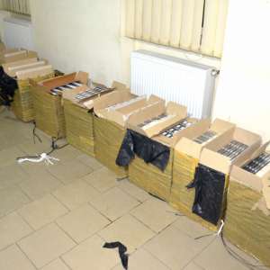 Aproximativ 8.300 de pachete de țigări, descoperite de poliţiştii de frontieră