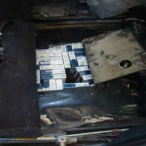 Peste 4.900 pachete cu țigări confiscate atât în Punctul de Trecere a Frontierei Siret, cât și la frontiera „verde”