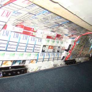 Peste 4.900 pachete cu țigări confiscate atât în Punctul de Trecere a Frontierei Siret, cât și la frontiera „verde”