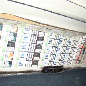 Peste 4.900 pachete cu țigări confiscate atât în Punctul de Trecere a Frontierei Siret, cât și la frontiera „verde”