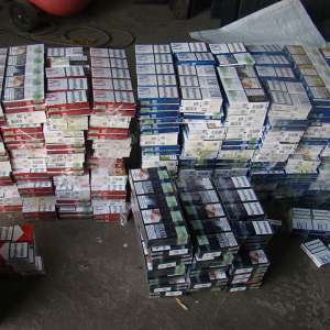 Peste 4.900 pachete cu țigări confiscate atât în Punctul de Trecere a Frontierei Siret, cât și la frontiera „verde”