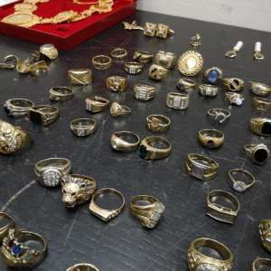 Aproximativ 3 kilograme de bijuterii, descoperite la control pe Aeroportul Cluj-Napoca