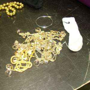 Aproximativ 3 kilograme de bijuterii, descoperite la control pe Aeroportul Cluj-Napoca