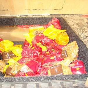 Ţigări şi tutun pentru narghilea, descoperite ascunse într-un microbuz la P.T.F. Siret