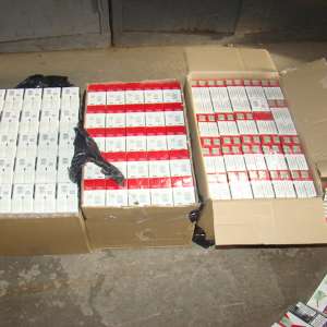 Ţigări şi tutun pentru narghilea, descoperite ascunse într-un microbuz la P.T.F. Siret