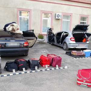Peste 20.000 de pachete cu țigări, descoperite  de poliţiştii de frontieră la frontiera de nord