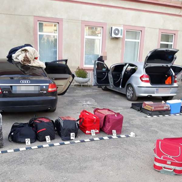 Peste 20.000 de pachete cu țigări, descoperite de poliţiştii de frontieră la frontiera de nord