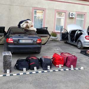 Peste 20.000 de pachete cu țigări, descoperite  de poliţiştii de frontieră la frontiera de nord