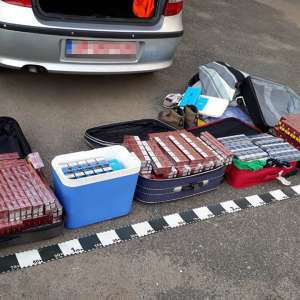 Peste 20.000 de pachete cu țigări, descoperite  de poliţiştii de frontieră la frontiera de nord