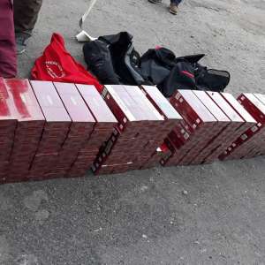Peste 20.000 de pachete cu țigări, descoperite  de poliţiştii de frontieră la frontiera de nord