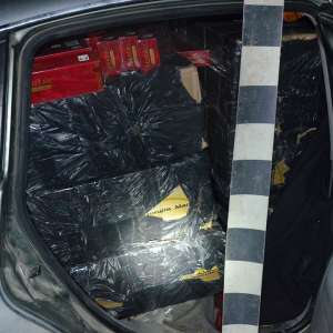 Peste 20.000 de pachete cu țigări, descoperite  de poliţiştii de frontieră la frontiera de nord