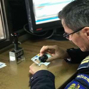 Carte de identitate falsă, descoperită la controlul de frontieră