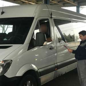 La volan, cu permisul de conducere suspendat