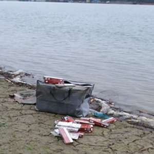 Peste 10.600 de pachete cu țigări de contrabandă,  descoperite pe Braţul Chilia al Dunării