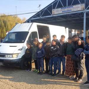 Doisprezece irakieni depistaţi la P.T.F. Bechet, ascunși într-un microbuz