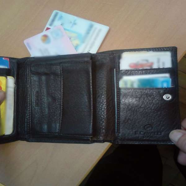 Carte de identitate și permis de conducere false, descoperite la controlul de frontieră