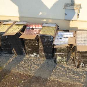 Aproximativ 15.000 pachete cu țigări, confiscate la frontiera de nord