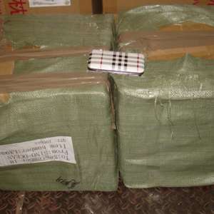 Bunuri contrafăcute şi nedeclarate la intrarea în ţară, confiscate în Portul Constanţa Sud Agigea