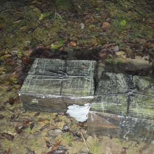 Doi contrabandişti ucraineni reţinuţi şi peste 18.000 de pachete cu țigări de contrabandă descoperite la frontieră