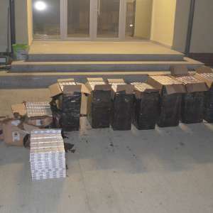 Doi contrabandişti ucraineni reţinuţi şi peste 18.000 de pachete cu țigări de contrabandă descoperite la frontieră