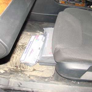 Doi contrabandişti ucraineni reţinuţi şi peste 18.000 de pachete cu țigări de contrabandă descoperite la frontieră