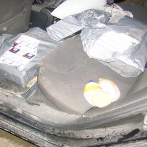 Doi contrabandişti ucraineni reţinuţi şi peste 18.000 de pachete cu țigări de contrabandă descoperite la frontieră