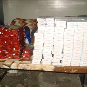 Doi contrabandişti ucraineni reţinuţi şi peste 18.000 de pachete cu țigări de contrabandă descoperite la frontieră