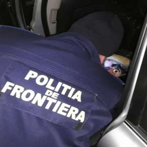 Câinele Roba a depistat țigări de contrabandă în P.T.F. Albița